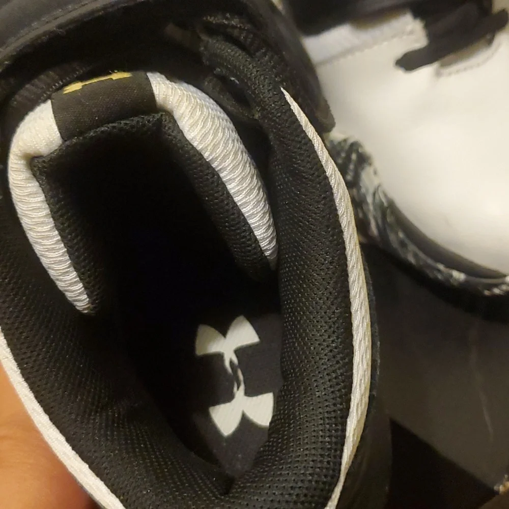 UNDER ARMOUR - Picture 12 of 14